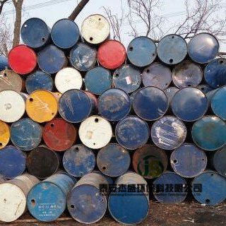 廢油桶處置(圖1) 廢油桶處置(圖1)